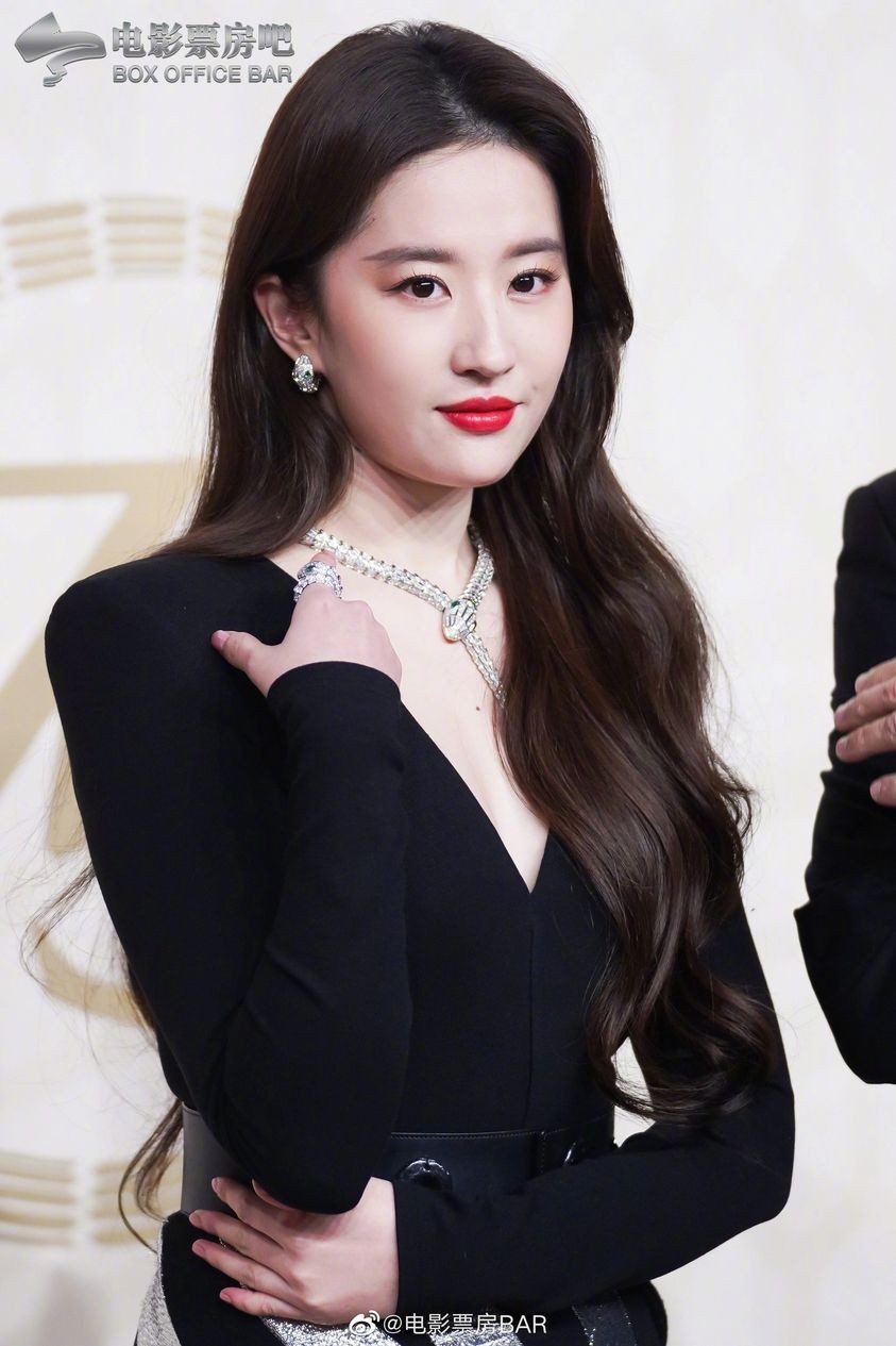 'Thần tiên tỷ tỷ’ Lưu Diệc Phi: Xinh đẹp, giàu có và 36 tuổi vẫn độc thân