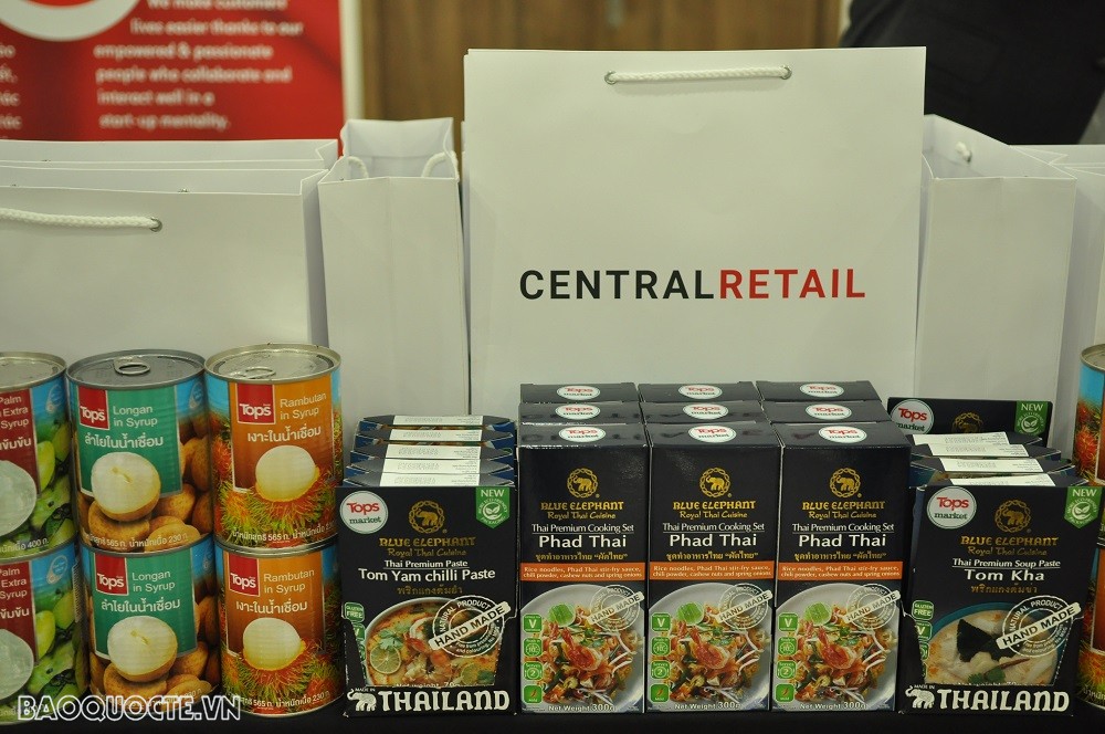 (04.09) Ngoài ra, Lễ Songkran tại Hà Nội cũng là dịp để các doanh nghiệp Thái Lan đem nét văn hóa Thái Lan tới với người Việt thông qua nhiều sản phẩm đa dạng, phong phú. (Ảnh: Minh Quân)