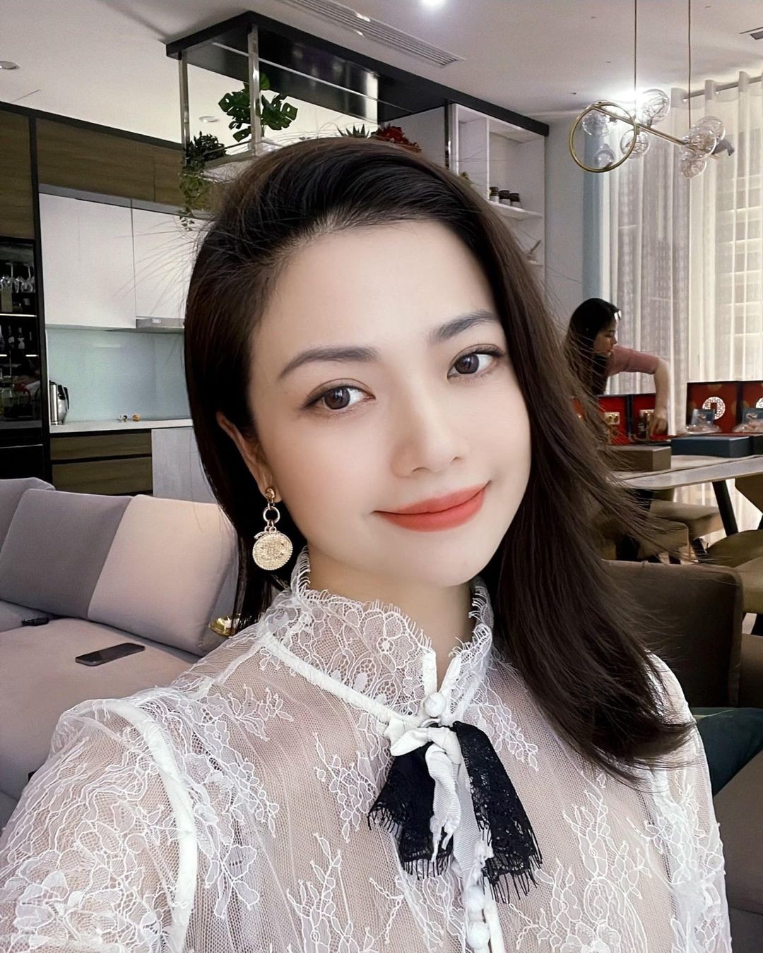 Sắc vóc quyến rũ của diễn viên Kiều Anh phim Gia đình mình vui bất thình lình