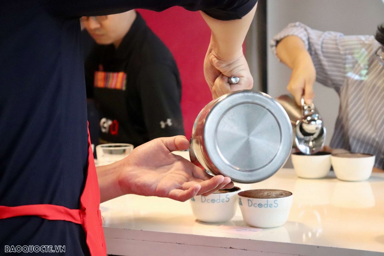 Mỗi công đoạn trong quá trình này đều cần được quy định chính xác nhằm đạt kết quả khách quan nhất. (Ảnh: Hiền Linh)