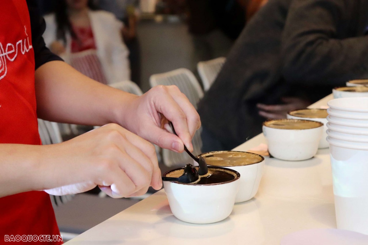 Mỗi công đoạn trong quá trình này đều cần được quy định chính xác nhằm đạt kết quả khách quan nhất. (Ảnh: Hiền Linh)