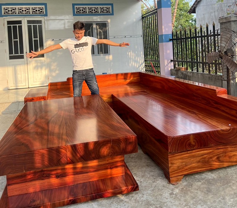 Lê Ngọc Hữu cùng đam mê các sản phẩm gỗ truyền thống