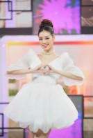 Hoa hậu Nguyễn Trần Khánh Vân hóa nàng thơ