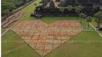 Campuchia lập kỷ lục Guinness với màn trưng bày trái tim gấp bằng giấy lớn nhất thế giới
