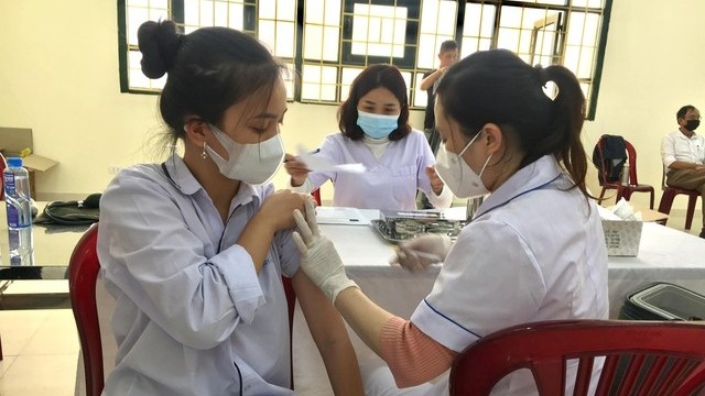 covid19 so ca mac moi ca nuoc cao nhat hon 4 thang ha noi cong bo 10 diem tiem vaccine sap tiep nhan 10 trieu lieu astrazeneca