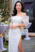 Sắc vóc quyến rũ của ca sĩ Văn Mai Hương