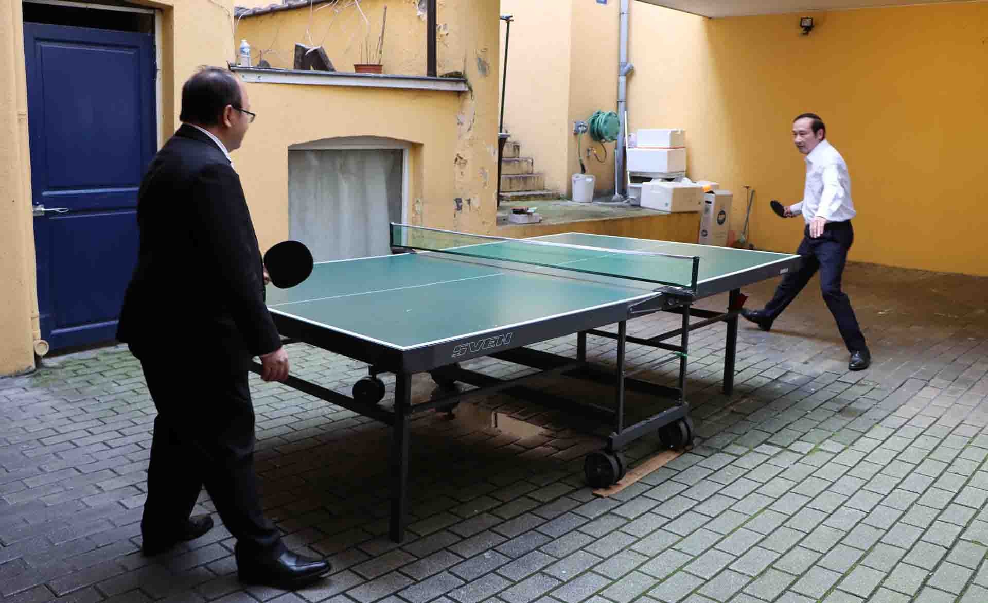 Giao lưu bóng bàn nhân dịp Tết cổ truyền Bun Pi May của Lào.