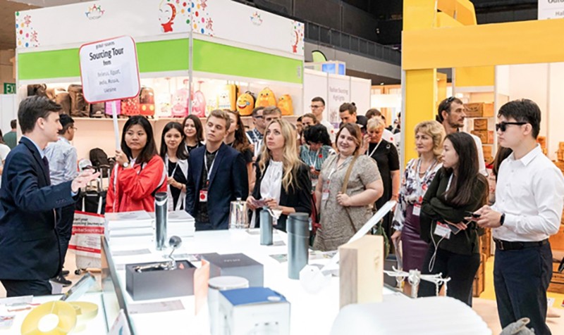 Sự kiện thu hút 6.000 nhà mua hàng quốc tế từ châu Mỹ, châu Âu, Australia và nhiều nước khác Sự kiện thu hút 6.000 nhà mua hàng quốc tế từ châu Mỹ, châu Âu, Australia và nhiều nước khác