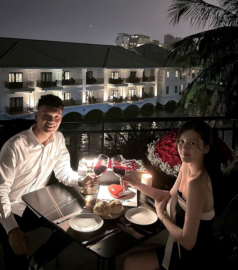 Thành Chung và bà xã Tố Uyên làm đám cưới ngày 14/3/2022. Tuy nhiên, do tối 14/3, CLB Hà Nội thi đấu với Hải Phòng ở vòng 6 V-League 2023, vợ chồng trung vệ gốc Tuyên Quang tổ chức kỷ niệm sớm một ngày.