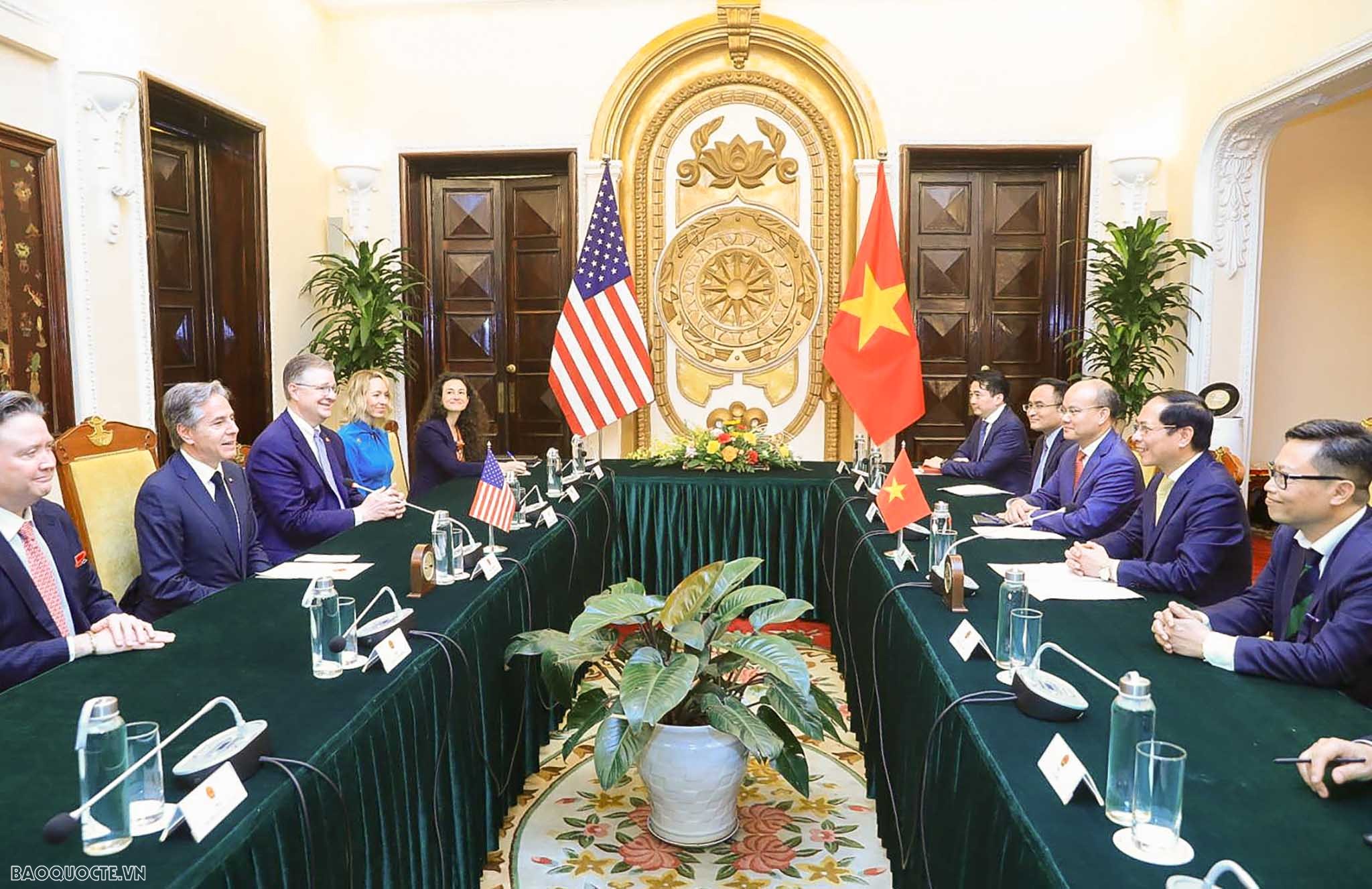 Hai Bộ trưởng Ngoại giao hội đàm. 