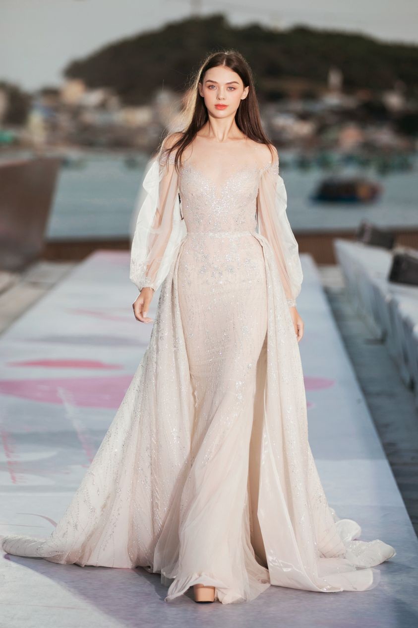 Nhan sắc quyến rũ sau sinh của vợ thủ môn Bùi Tiến Dũng