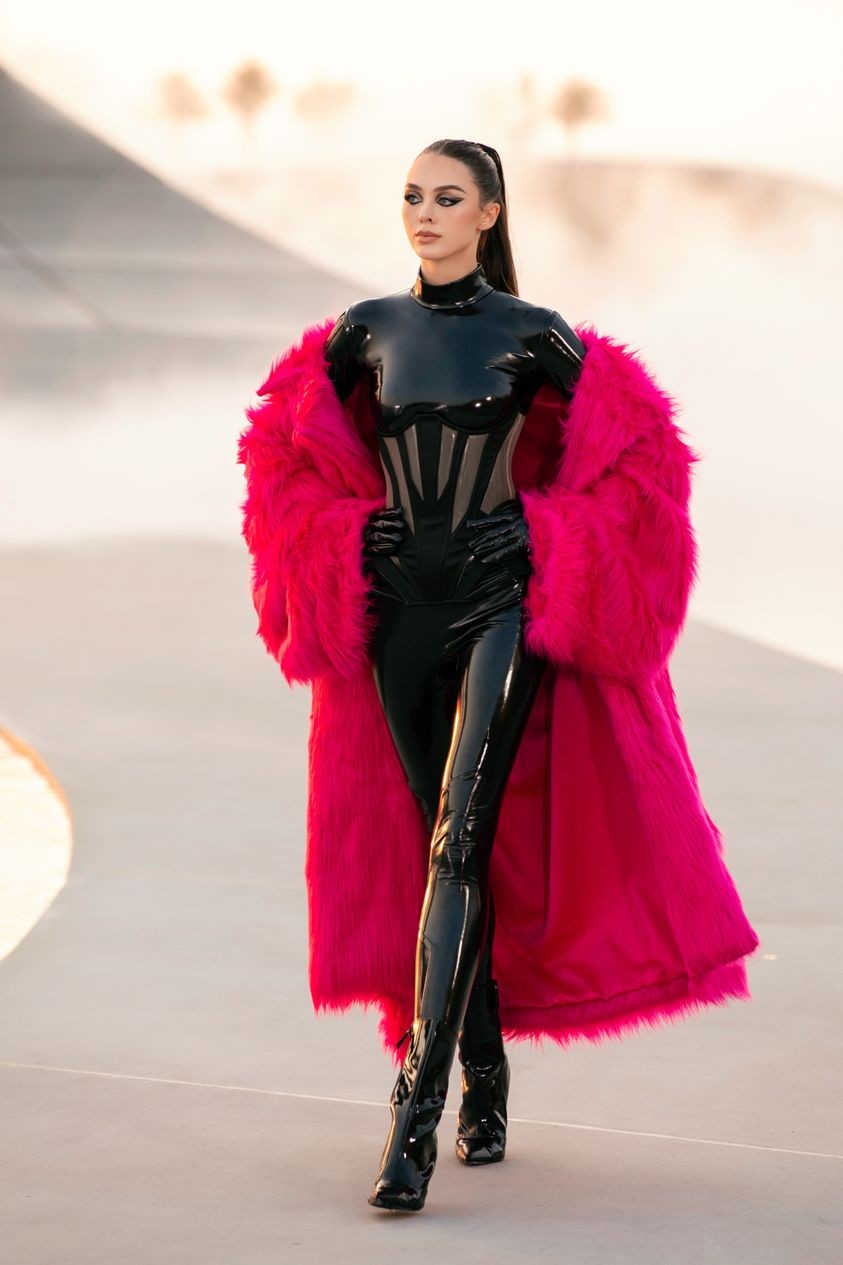 Nhan sắc quyến rũ sau sinh của vợ thủ môn Bùi Tiến Dũng