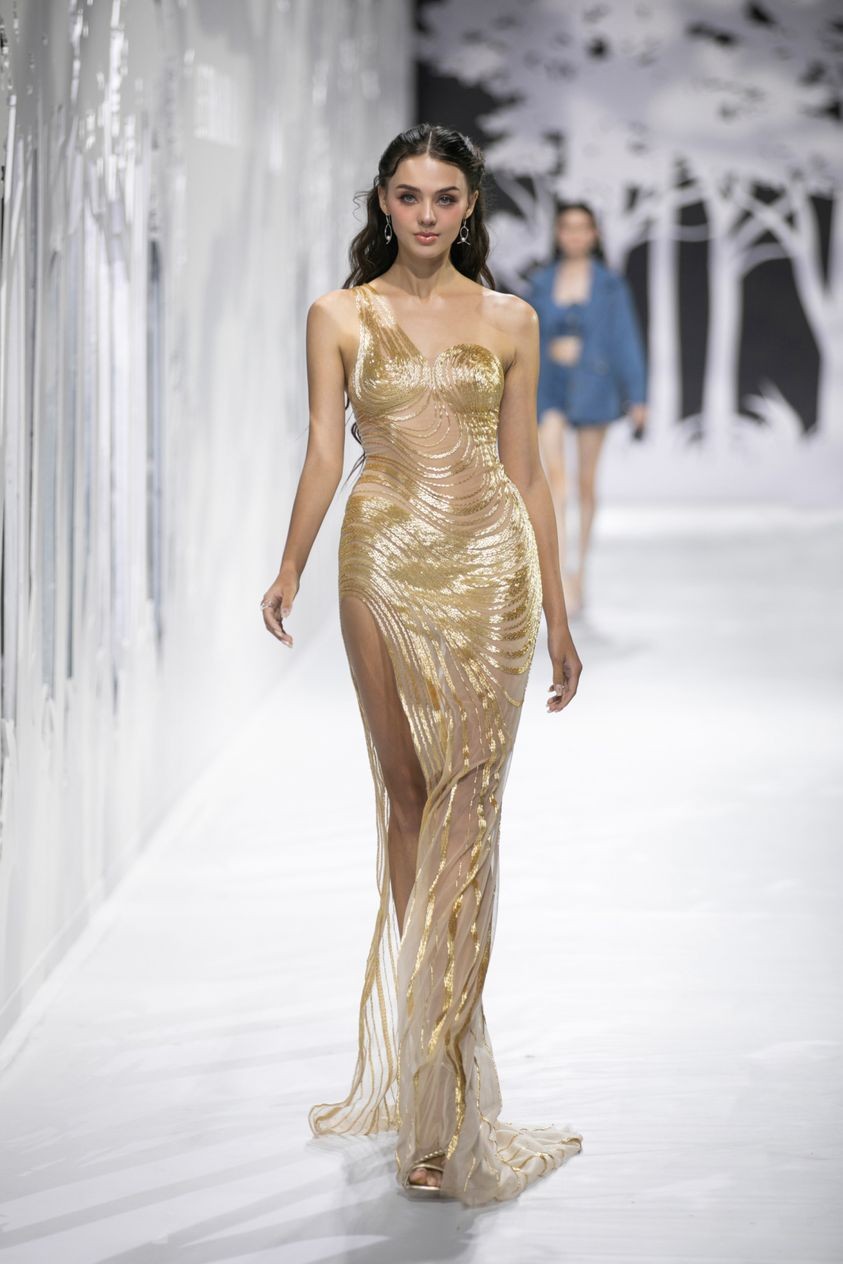 Nhan sắc quyến rũ sau sinh của vợ thủ môn Bùi Tiến Dũng