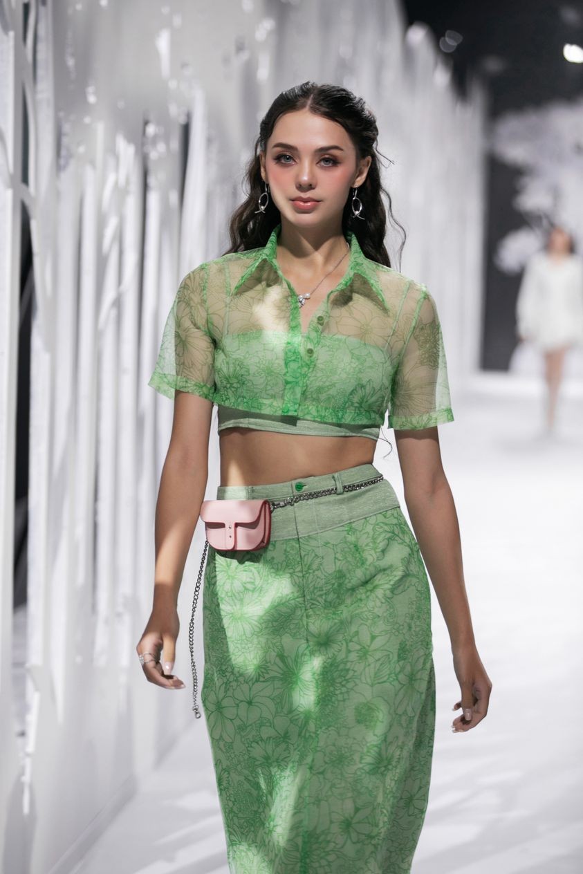 Nhan sắc quyến rũ sau sinh của vợ thủ môn Bùi Tiến Dũng