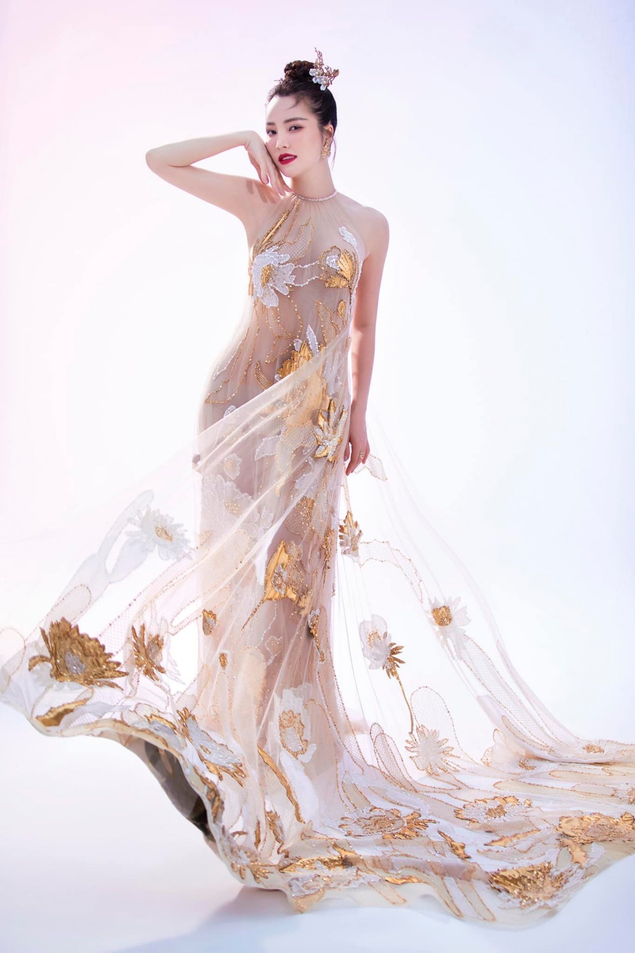 Á hậu Thụy Vân