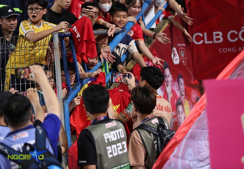 V-League 2023: Những hình ảnh các cầu thủ CLB Công an Hà Nội mừng chiến thắng đậm trước đội Nam Định