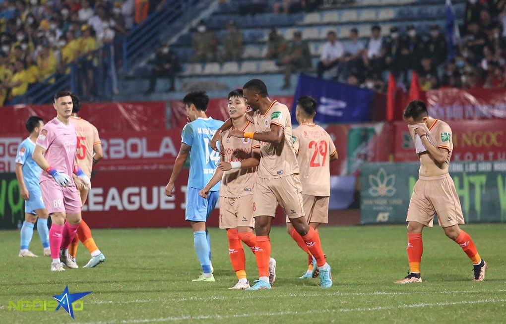 V-League 2023: Những hình ảnh các cầu thủ CLB Công an Hà Nội mừng chiến thắng đậm trước đội Nam Định