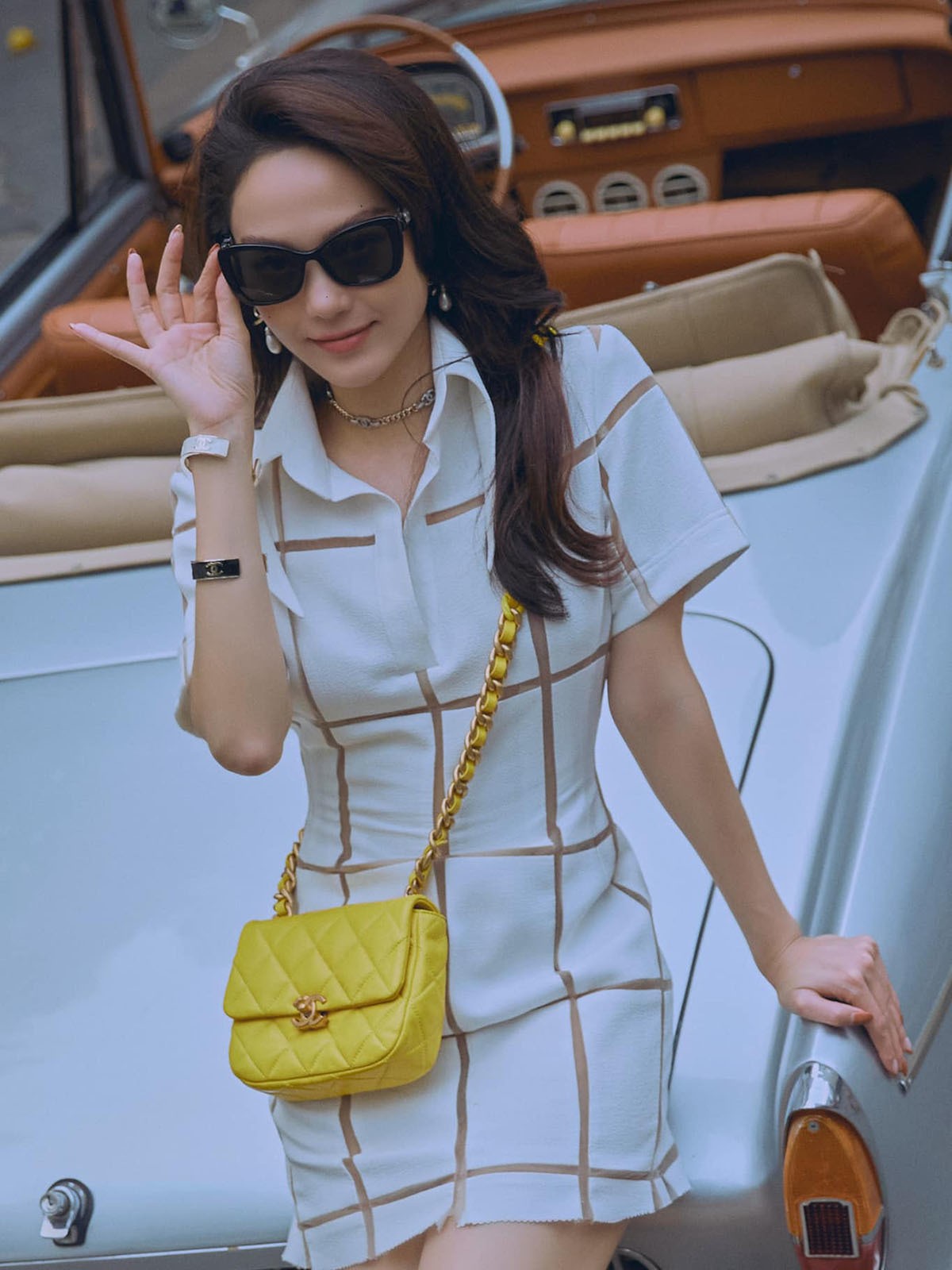 Minh Hằng xinh đẹp cùng những thiết kế túi hàng hiệu thanh lịch