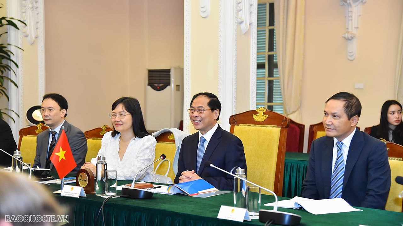 Tờ Kronen Zeitung, nhật báo có số ra đầu tiên ở thủ đô Vienna từ năm 1900 và có lượng phát hành lớn nhất ở Áo cho biết, Bộ trưởng Ngoại giao Schallenberg dự kiến có các cuộc tiếp kiến Thủ tướng Phạm Minh Chính, hội đàm với Bộ trưởng Ngoại giao Bùi Thanh Sơn và hội kiến với Bộ trưởng Kế hoạch và Đầu tư Nguyễn Chí Dũng. Tiếp đó, Bộ trưởng Schallenberg cũng sẽ có cuộc làm việc với Bộ trưởng Công Thương Nguyễn Hồng Diên. 