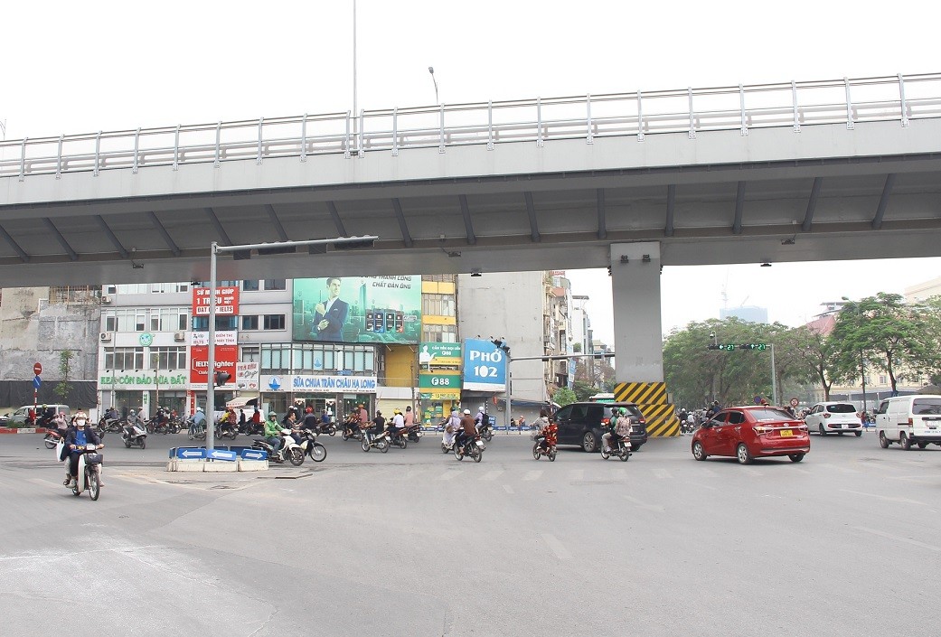 Dự báo thời tiết đêm nay và ngày mai (18-19/4): Hà Nội đêm mưa vài nơi, ngày nắng 32-35 độ C;