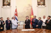 Chủ tịch Quốc hội Vương Đình Huệ thăm Trung tâm Fidel Castro Ruz