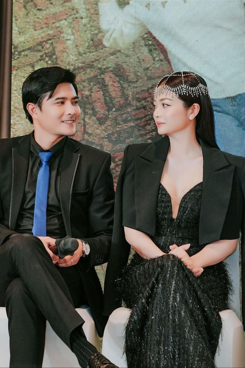 Kiều Anh đăng ảnh bên Quang Sự