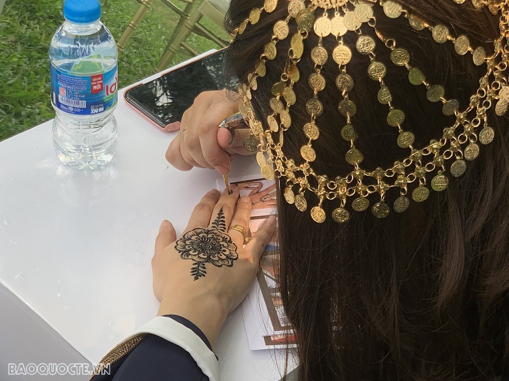 Đón mừng lễ Eid al-Fitr tràn ngập niềm vui tại Hà Nộii Đón mừng lễ Eid al-Fitr tràn ngập niềm vui tại Hà Nộii