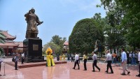 Bộ trưởng Ngoại giao Bùi Thanh Sơn dâng hương tại Bảo tàng Quang Trung, thăm làm việc tại VSIP Bình Định và 2 trung tâm khoa học