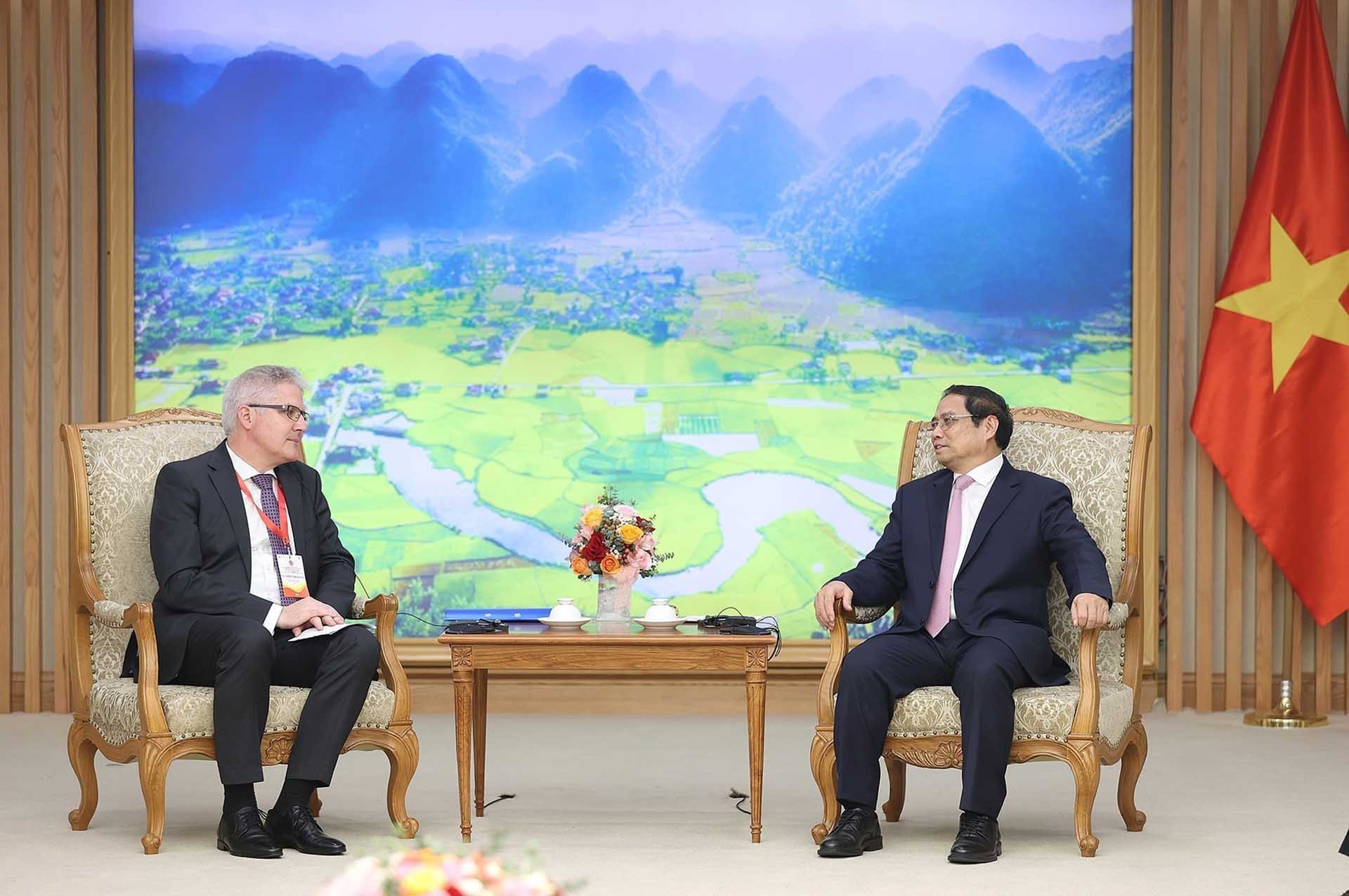 Thủ tướng Phạm Minh Chính tiếp Bộ trưởng Nông nghiệp Thụy Sỹ Christian Hofer. (Nguồn: TTXVN)