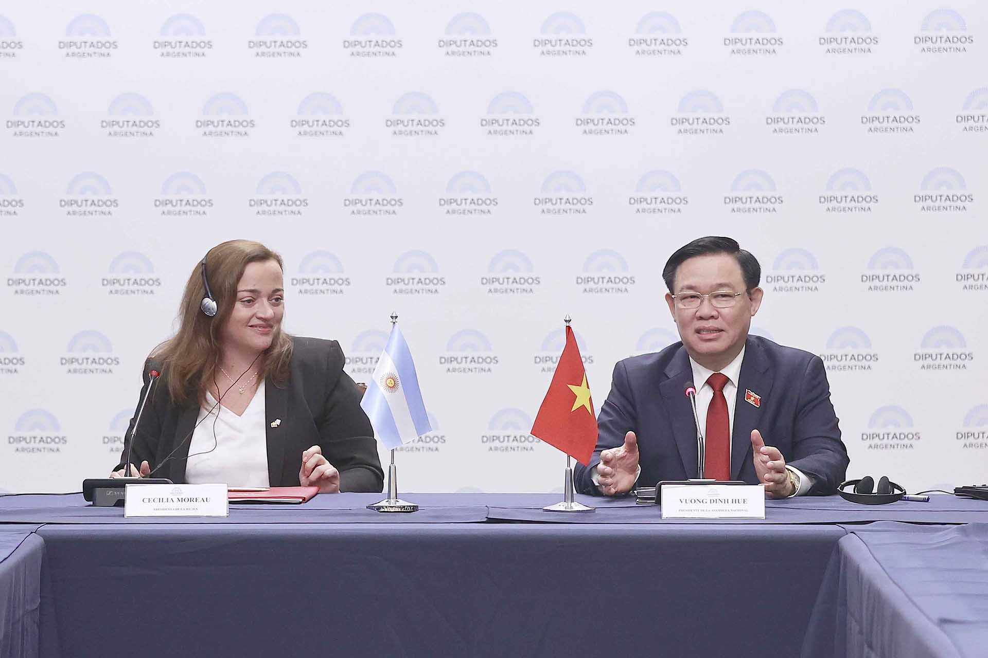 Chủ tịch Quốc hội Vương Đình Huệ hội đàm với Chủ tịch Hạ viện Cộng hòa Argentina