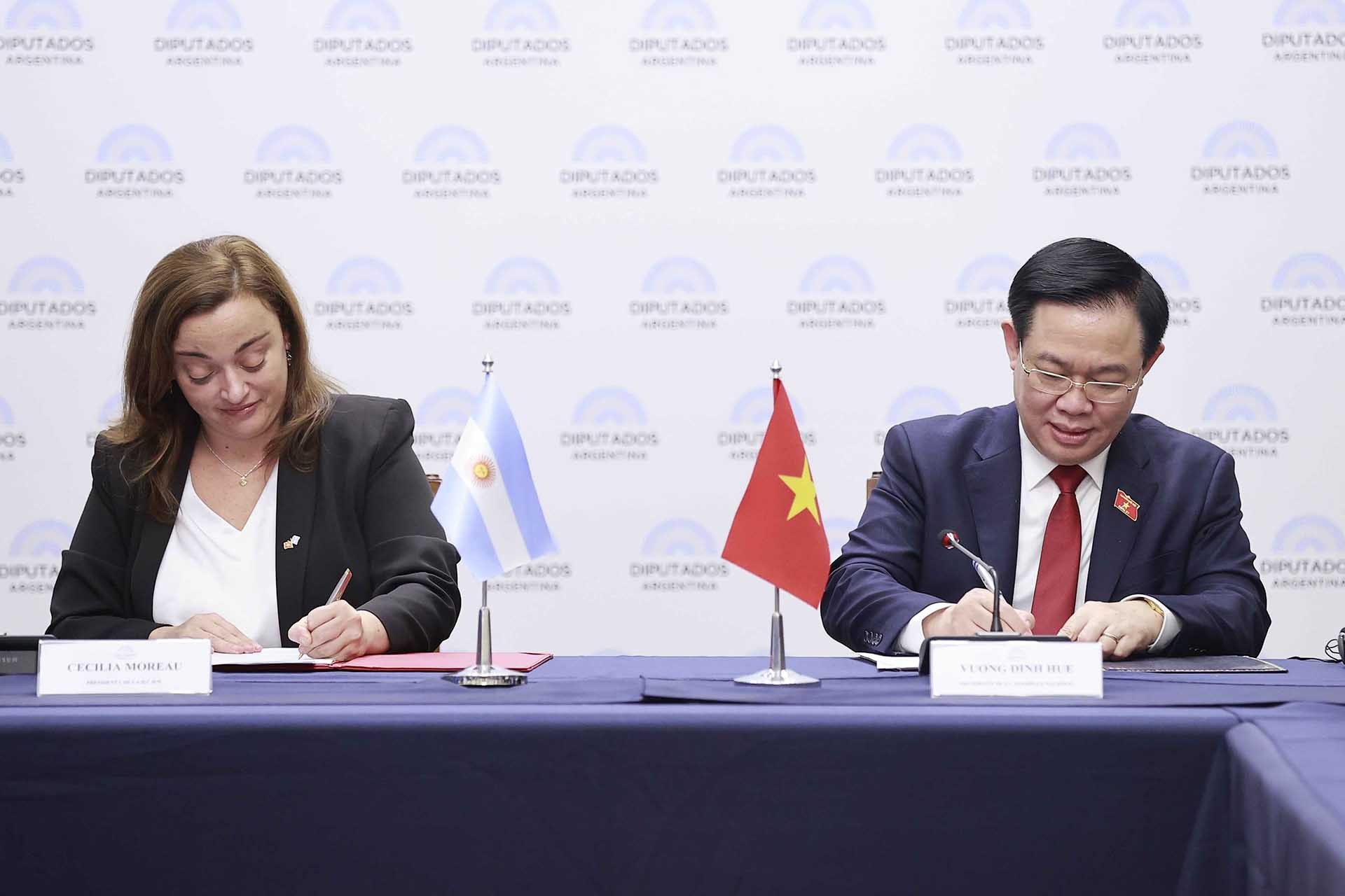 Chủ tịch Quốc hội Vương Đình Huệ hội đàm với Chủ tịch Hạ viện Cộng hòa Argentina