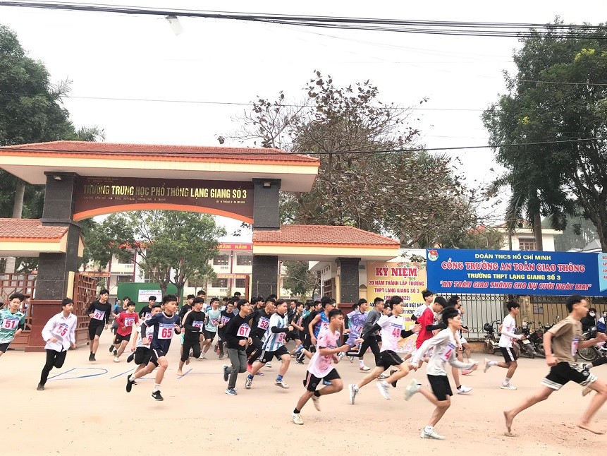 Hoạt động văn nghệ của học sinh Trường THPT Lạng Giang số 3.