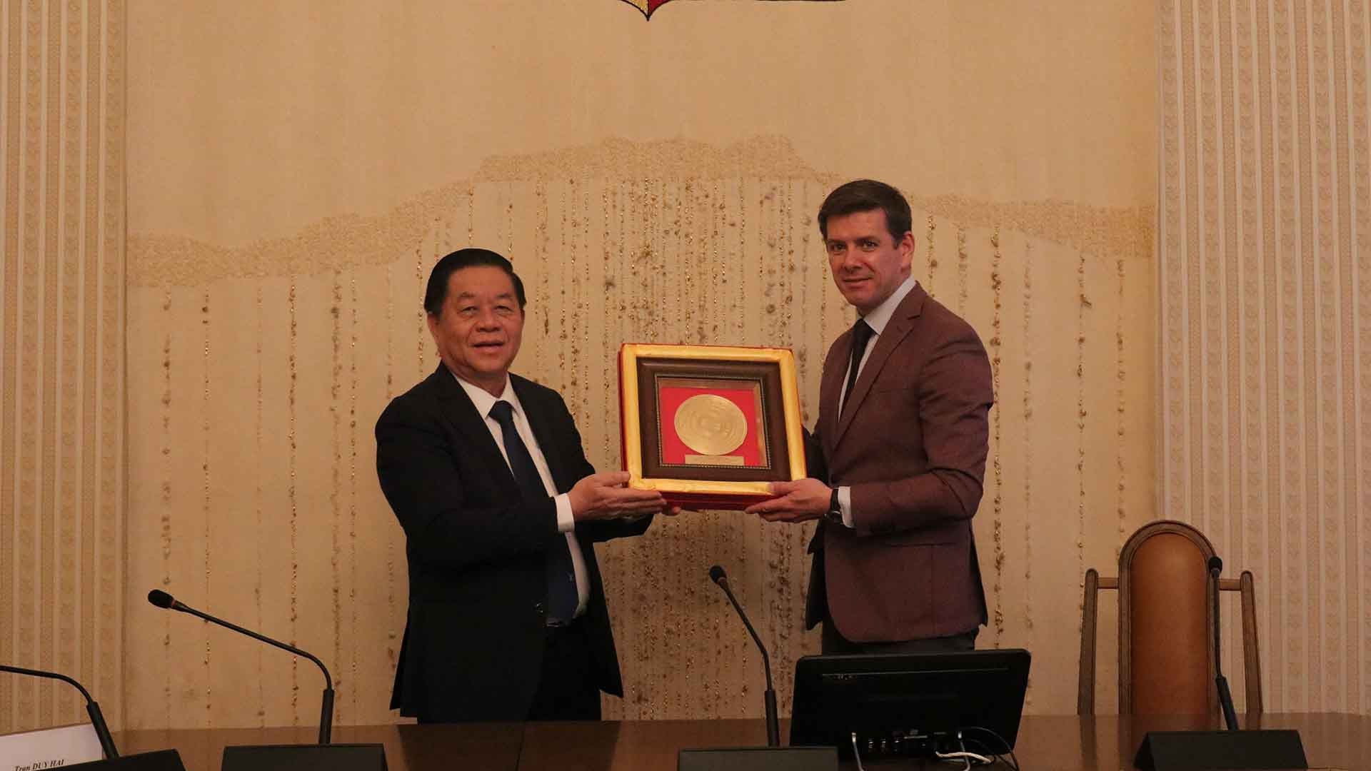 Đoàn đại biểu Đảng Cộng sản Việt Nam thăm và làm việc tại Czech Đoàn đại biểu Đảng Cộng sản Việt Nam thăm và làm việc tại Czech