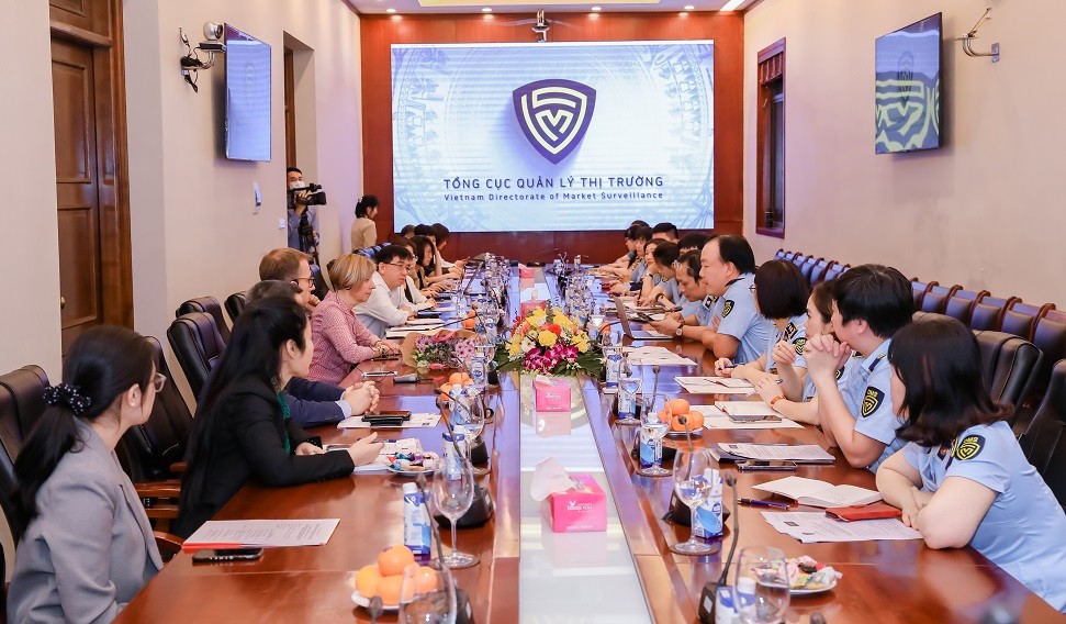 Hợp tác phòng chống hàng giả và vi phạm sở hữu trí tuệ