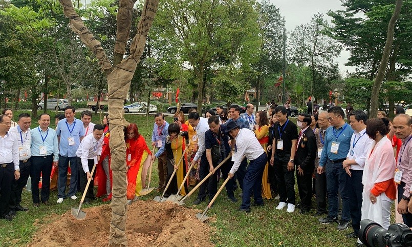 Hành trình ý nghĩa của kiều bào trên vùng đất Tổ Hành trình ý nghĩa của kiều bào trên vùng đất Tổ