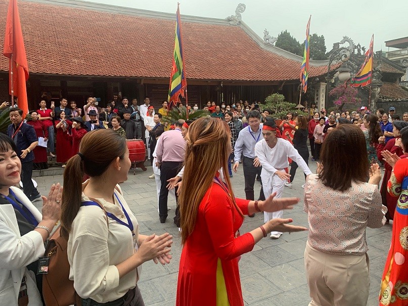 Hành trình ý nghĩa của kiều bào trên vùng đất Tổ Hành trình ý nghĩa của kiều bào trên vùng đất Tổ