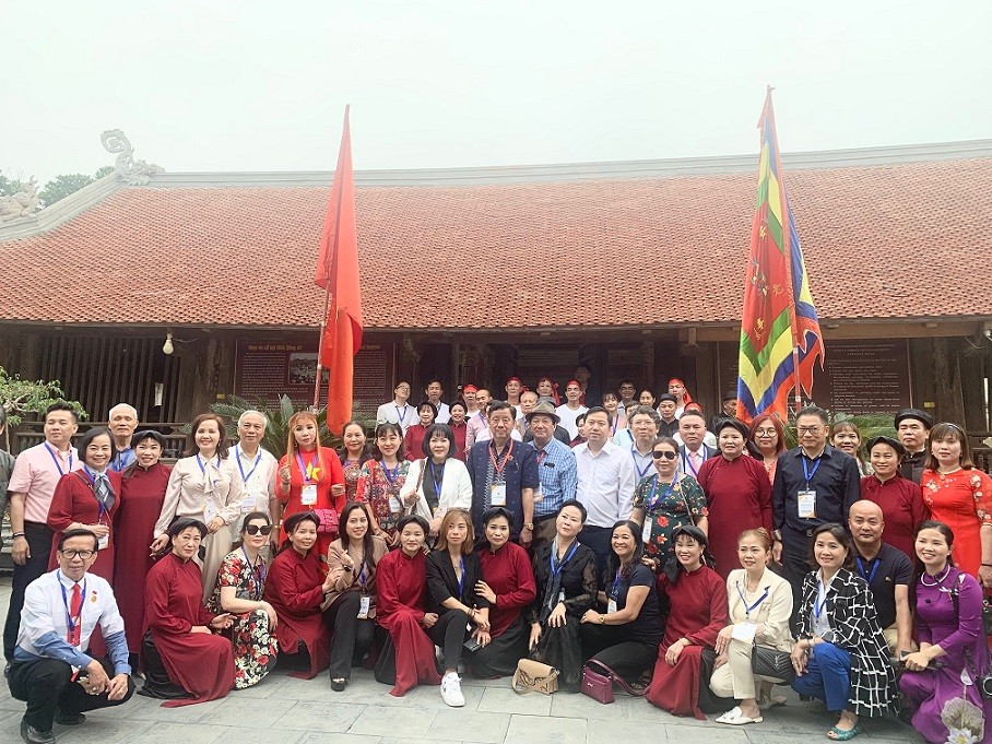 Hành trình ý nghĩa của kiều bào trên vùng đất Tổ Hành trình ý nghĩa của kiều bào trên vùng đất Tổ