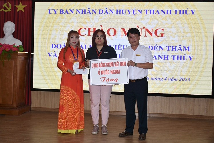 Kiều bào về thăm địa phương trọng điểm về phát triển du lịch của tỉnh Phú Thọ Kiều bào về thăm địa phương trọng điểm về phát triển du lịch của tỉnh Phú Thọ