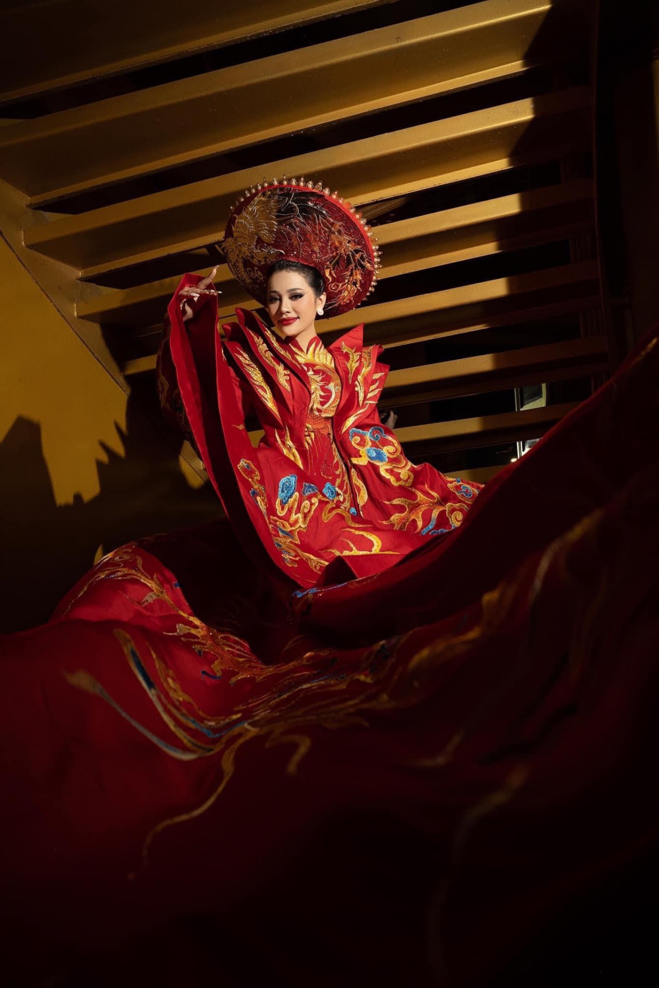 'Linh thiêng nguồn cội' – Bộ sưu tập áo dài 'kể' câu chuyện văn hóa Việt 'Linh thiêng nguồn cội' – Bộ sưu tập áo dài 'kể' câu chuyện văn hóa Việt