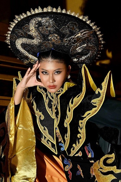 'Linh thiêng nguồn cội' – Bộ sưu tập áo dài 'kể' câu chuyện văn hóa Việt 'Linh thiêng nguồn cội' – Bộ sưu tập áo dài 'kể' câu chuyện văn hóa Việt