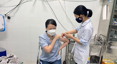 Người Hà Nội tiêm vaccine phòng Covid-19. (Nguồn: SK&ĐS)