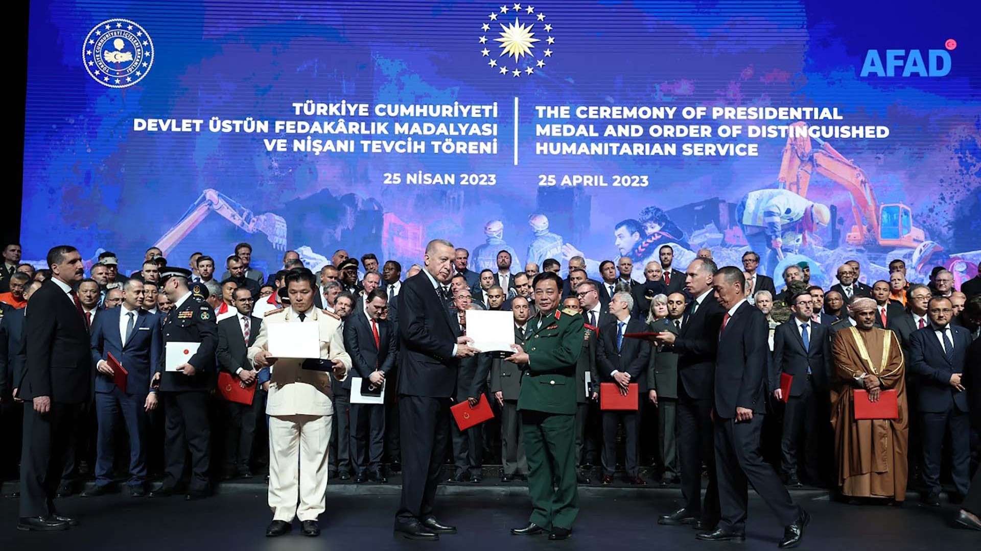 tho nhi ky to chuc le tri an trao tang huan huy chuong cho cac luc luong cuu ho cuu nan sau tham hoa dong dat