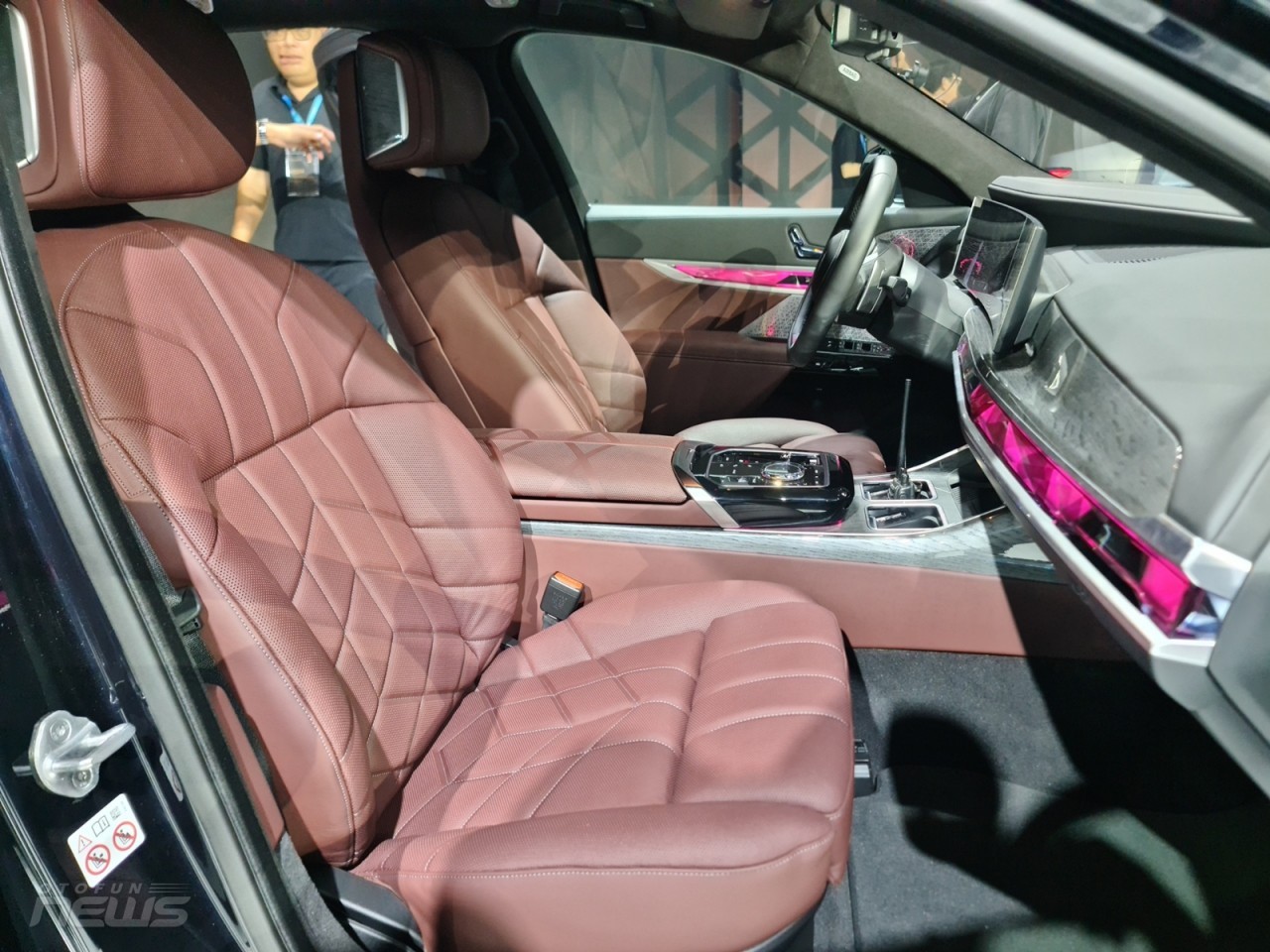 Cập nhật bảng giá xe BMW 7-series 2023 các phiên bản tại Việt Nam