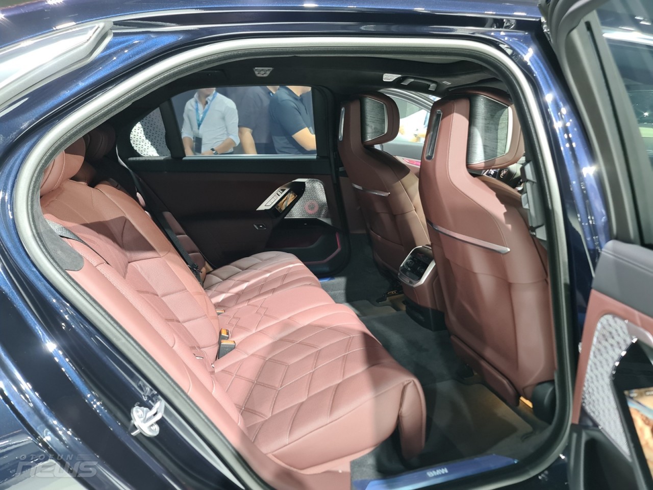 Cập nhật bảng giá xe BMW 7-series 2023 các phiên bản tại Việt Nam