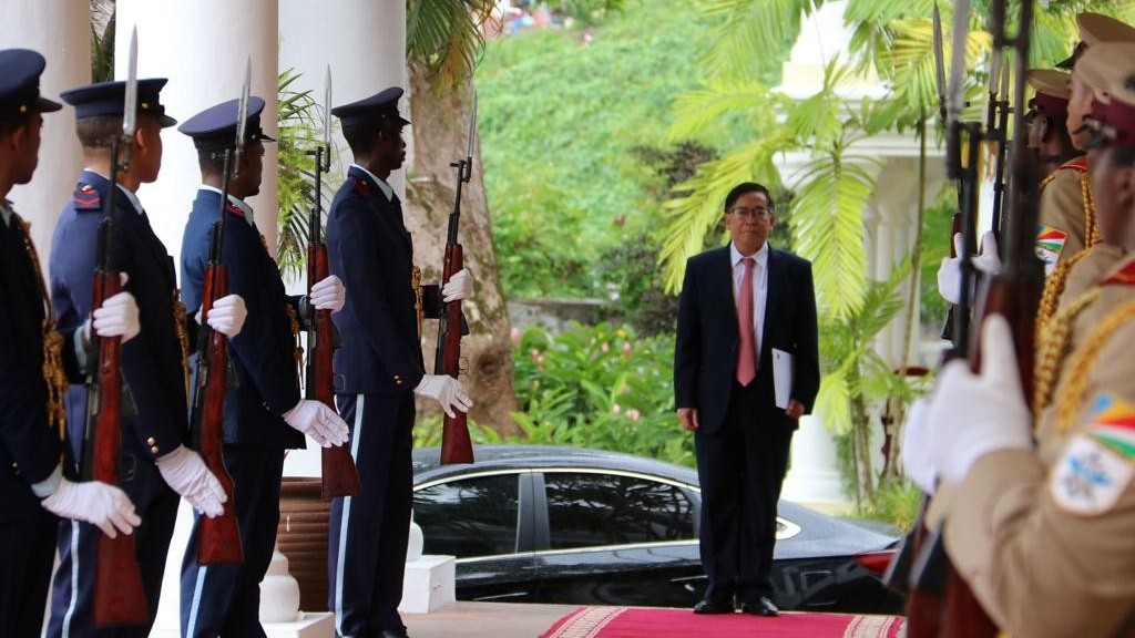 Đại sứ Phạm Hoàng Kim trình Thư ủy nhiệm lên Tổng thống Cộng hòa Seychelles