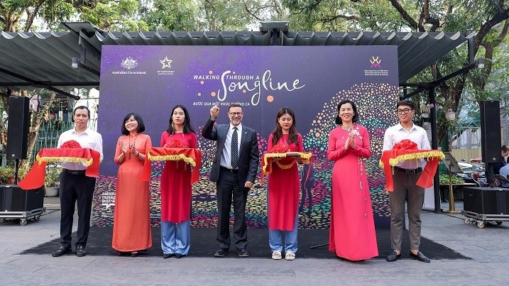 Khám phá văn hóa Australia qua triển lãm đa phương tiện tại Hà Nội