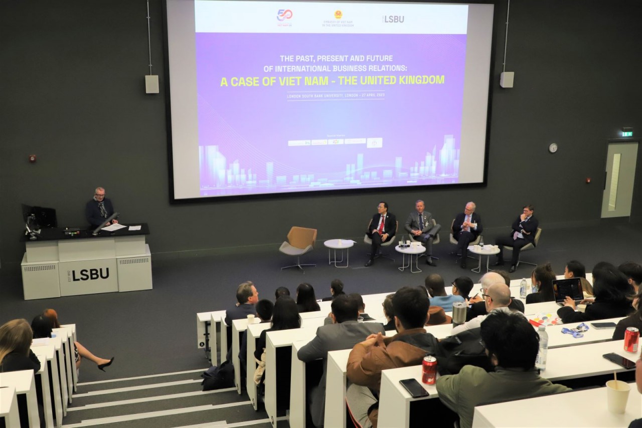 Hội thảo hợp tác kinh tế thương mại Việt Nam - Anh được tổ chức ngày 27/4/2023 tại Đại học London South Bank. Ảnh: Phong Hà/TTXVN