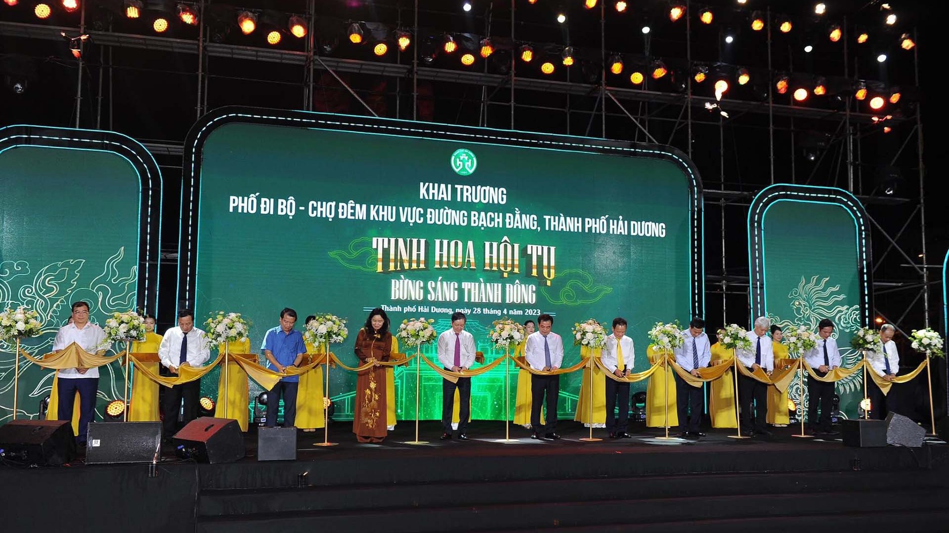 Hải Dương nhộn nhịp và rực rỡ trong ngày khai trương phố đi bộ - chợ đêm