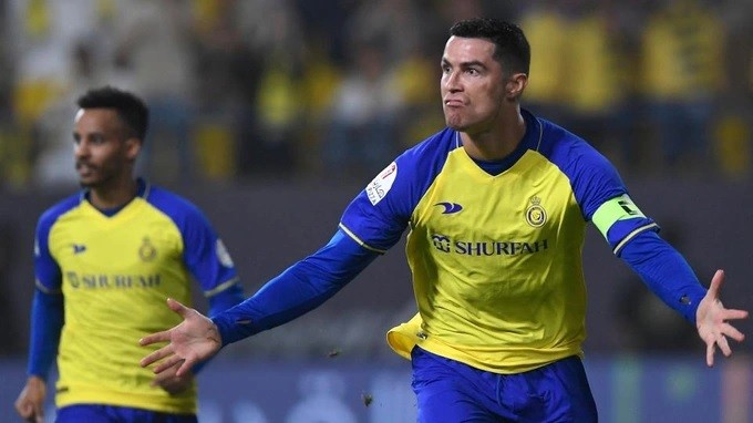 C.Ronaldo ghi bàn mở tỷ số cho Al Nassr trong trận đại thắng 4-0 trước Al Raed (Ảnh: Getty).