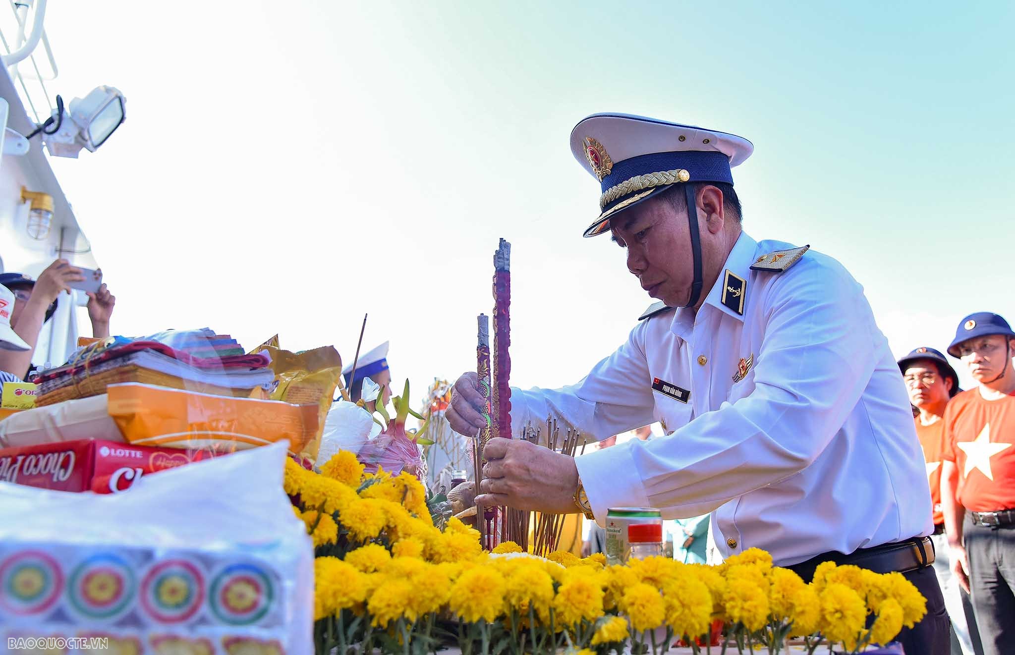 Xúc động Lễ tưởng các anh hùng liệt sĩ hy sinh tại quần đảo Trường Sa